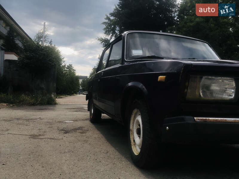 Седан ВАЗ / Lada 2107 2003 в Ужгороді