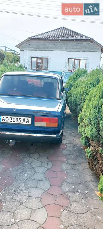 Седан ВАЗ / Lada 2107 2004 в Виноградові