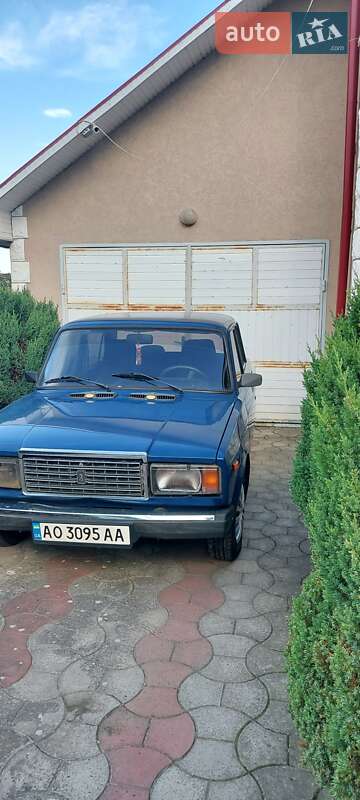 Седан ВАЗ / Lada 2107 2004 в Виноградові