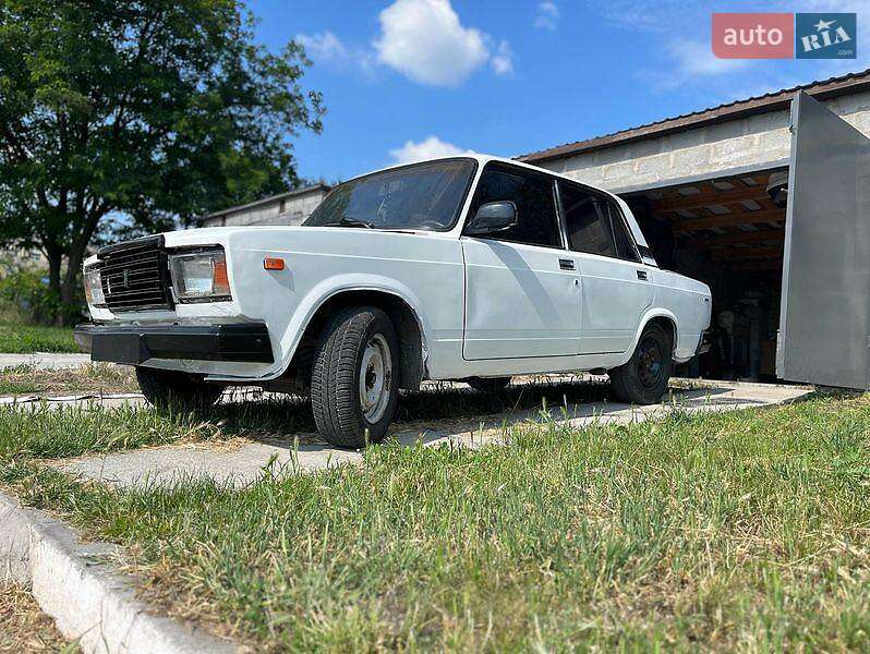 Седан ВАЗ / Lada 2107 1990 в Днепре