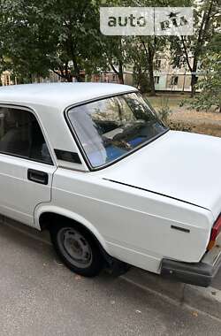 Седан ВАЗ / Lada 2107 1996 в Киеве