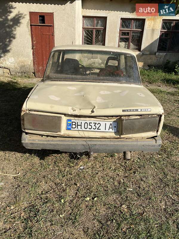 Седан ВАЗ / Lada 2107 1983 в Білгороді-Дністровському