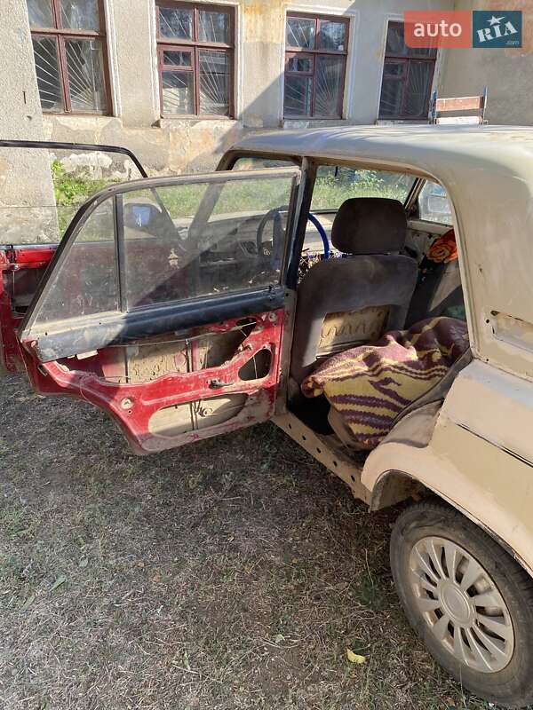Седан ВАЗ / Lada 2107 1983 в Білгороді-Дністровському