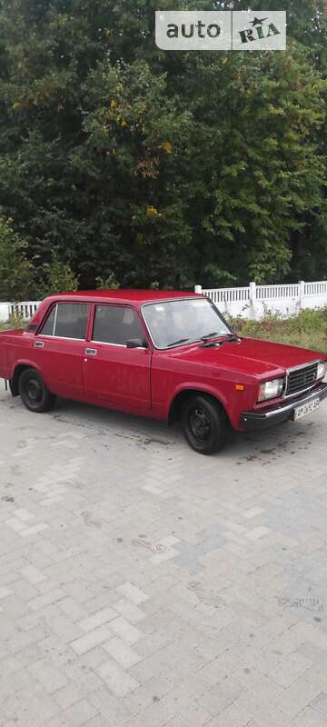 Седан ВАЗ / Lada 2107 1995 в Житомире