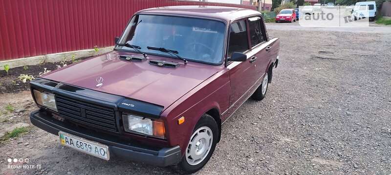 Седан ВАЗ / Lada 2107 2005 в Черновцах