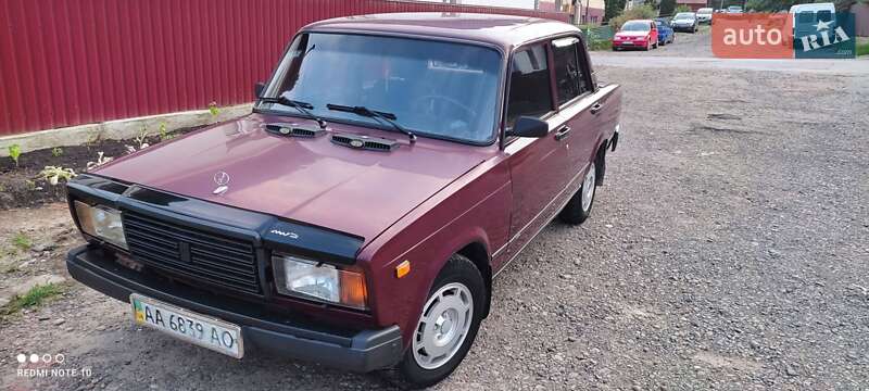 Седан ВАЗ / Lada 2107 2005 в Черновцах