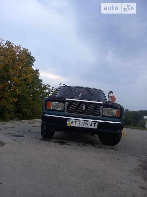 Седан ВАЗ / Lada 2107 2004 в Сторожинці