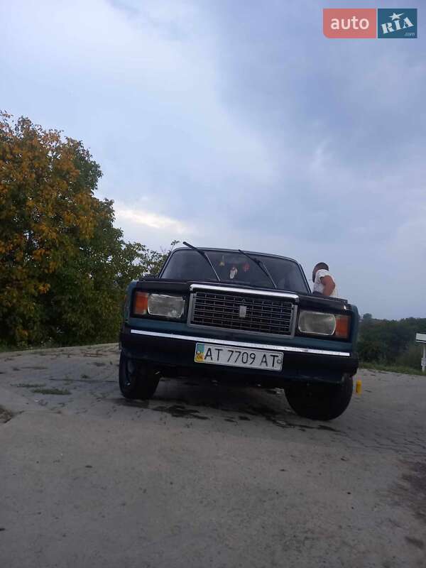 Седан ВАЗ / Lada 2107 2004 в Сторожинці