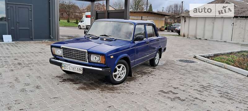 Седан ВАЗ / Lada 2107 2004 в Шумске