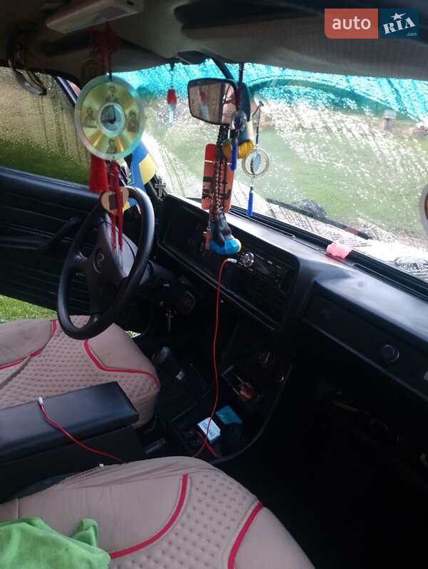 Седан ВАЗ / Lada 2107 2003 в Хусте