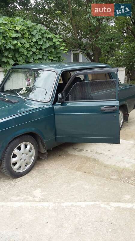 Седан ВАЗ / Lada 2107 2005 в Острозі