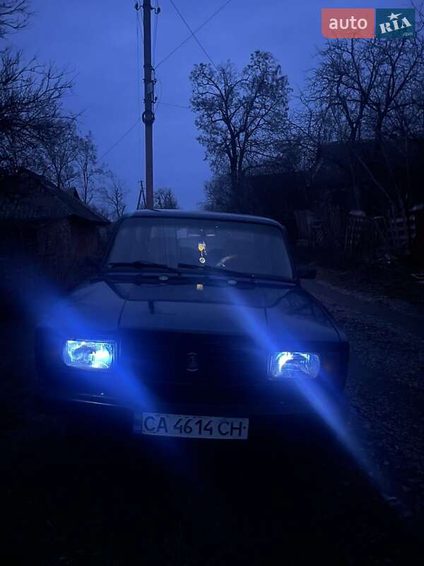 Седан ВАЗ / Lada 2107 1993 в Умани