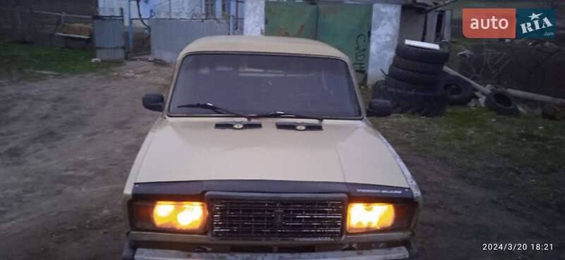 Седан ВАЗ / Lada 2107 1989 в Одессе