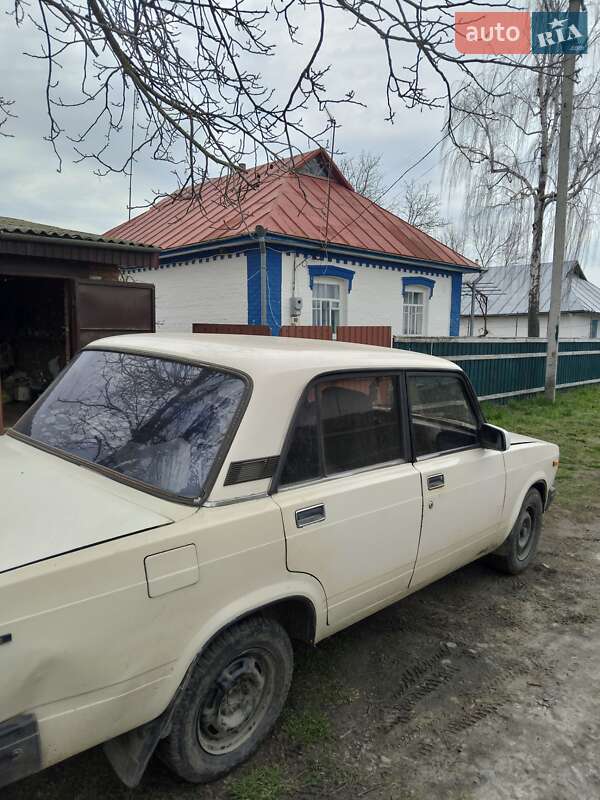 Седан ВАЗ / Lada 2107 1992 в Монастирищеві