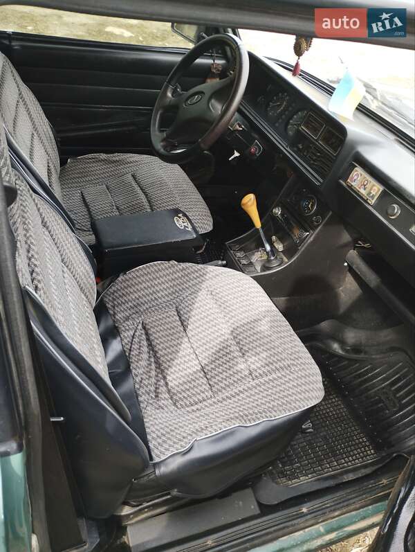 Седан ВАЗ / Lada 2107 2004 в Баре