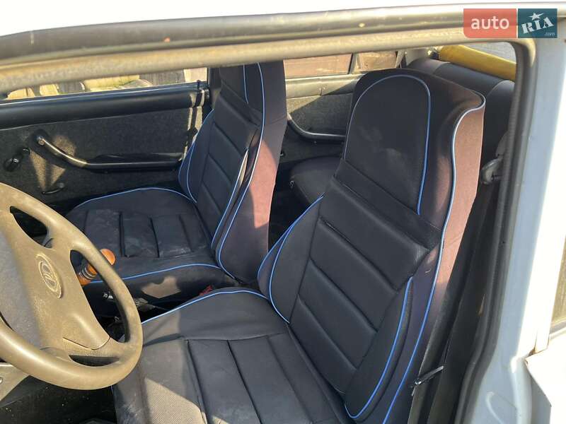 Седан ВАЗ / Lada 2107 2005 в Покровську