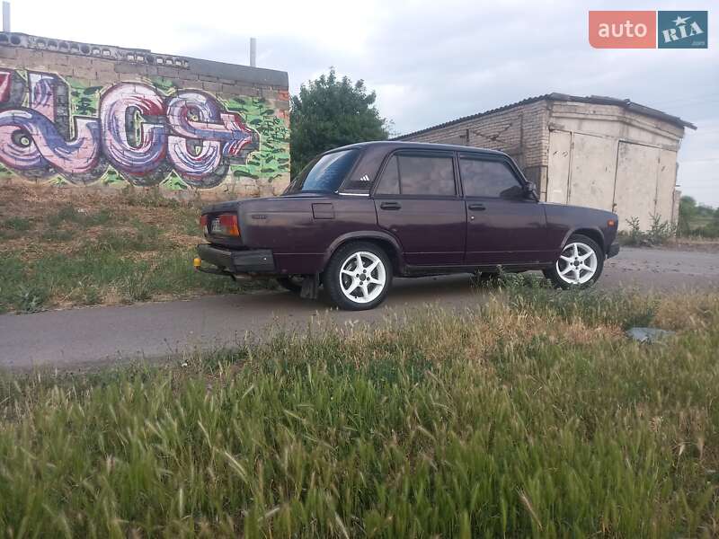 Седан ВАЗ / Lada 2107 2004 в Славутиче