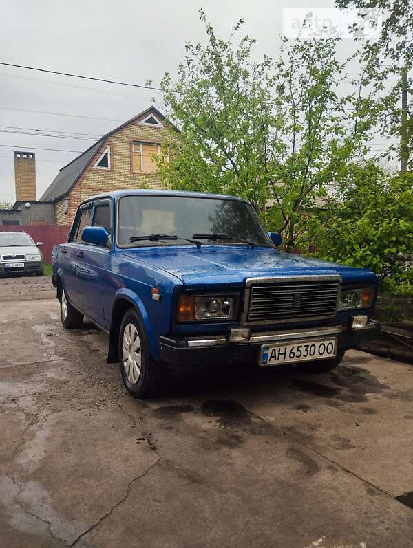 Седан ВАЗ / Lada 2107 2002 в Покровске