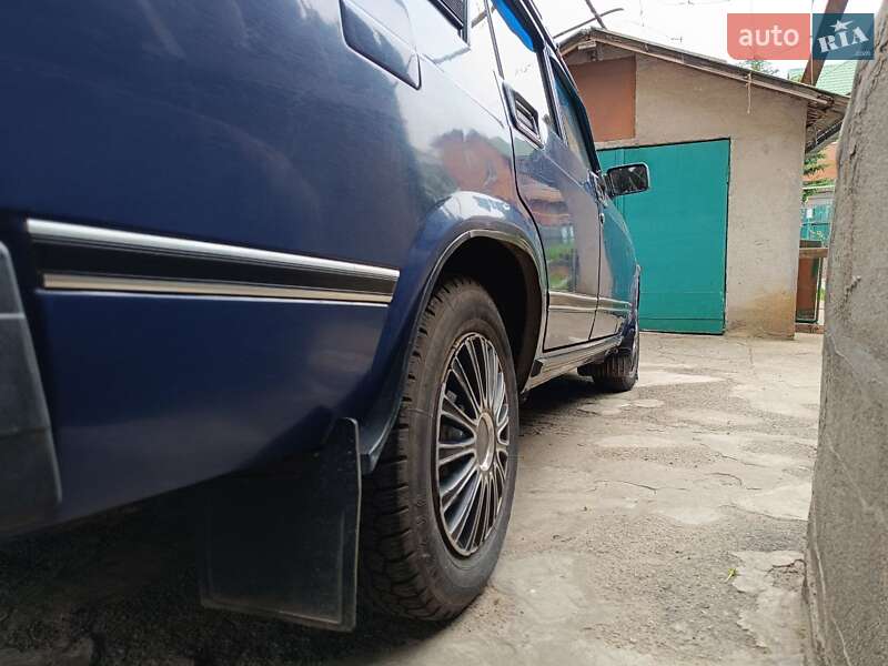Седан ВАЗ / Lada 2107 1999 в Одессе