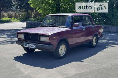 Седан ВАЗ / Lada 2107 2004 в Киеве