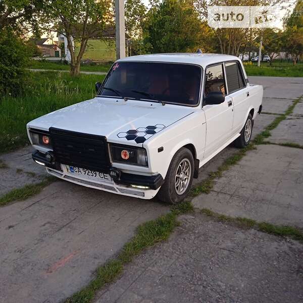 Седан ВАЗ / Lada 2107 1990 в Изяславе