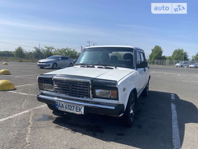 Седан ВАЗ / Lada 2107 2002 в Киеве