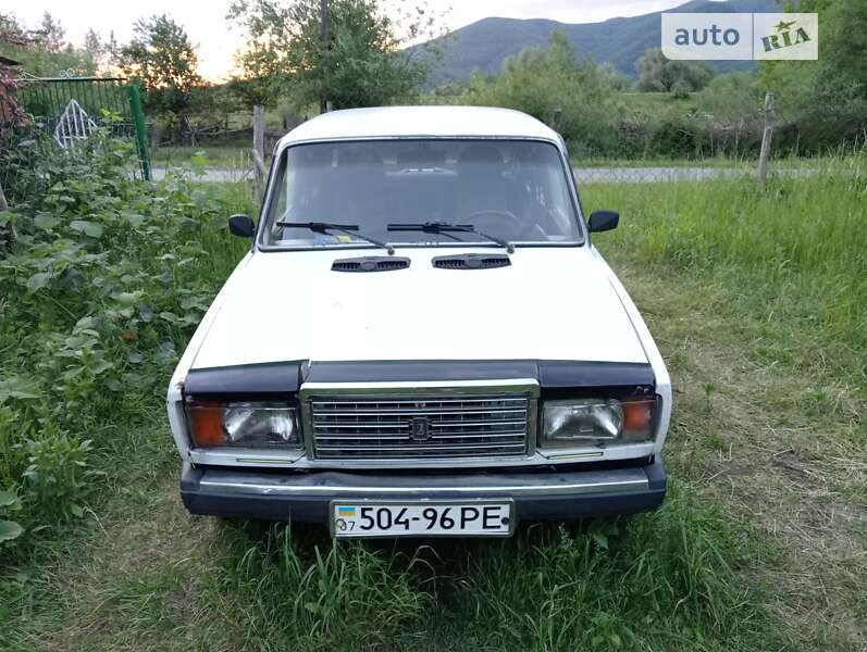 Седан ВАЗ / Lada 2107 2000 в Хусте