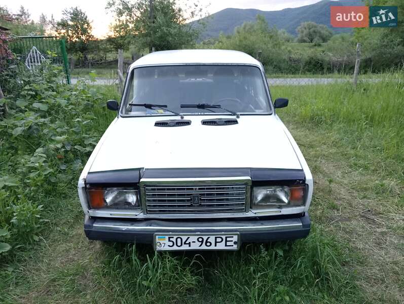 Седан ВАЗ / Lada 2107 2000 в Хусті