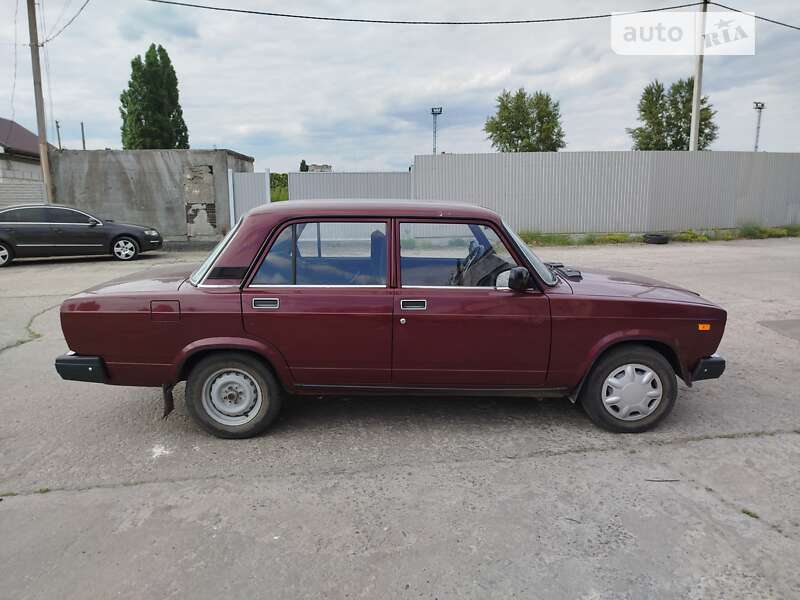 Седан ВАЗ / Lada 2107 2007 в Горишних Плавнях