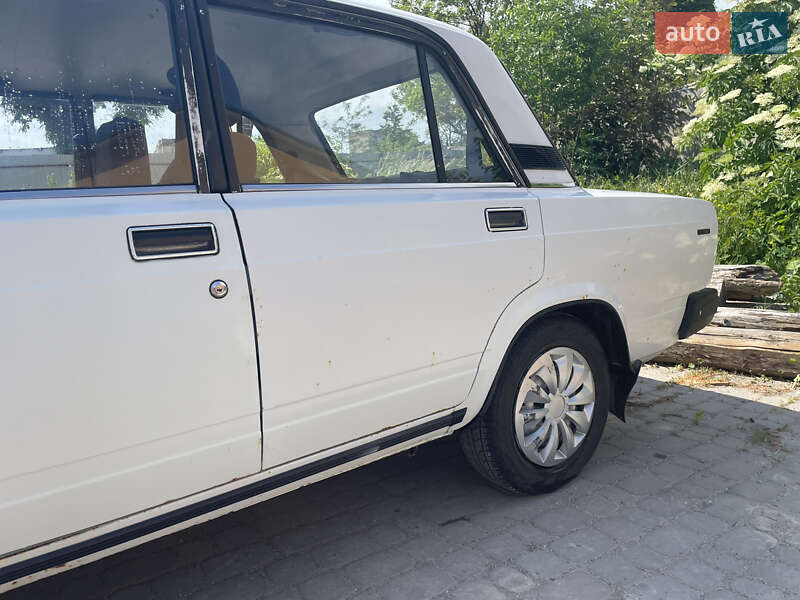 Седан ВАЗ / Lada 2107 2003 в Чорткові