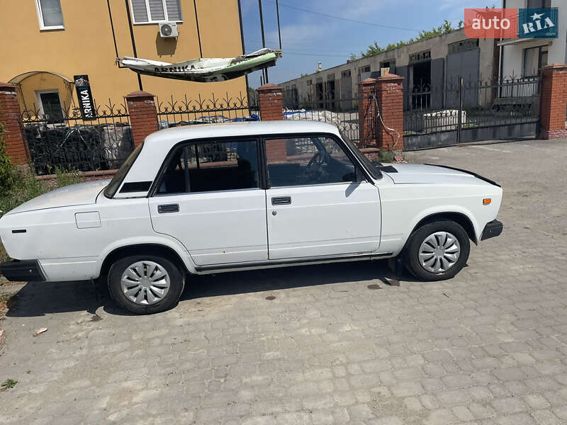 Седан ВАЗ / Lada 2107 2003 в Чорткові