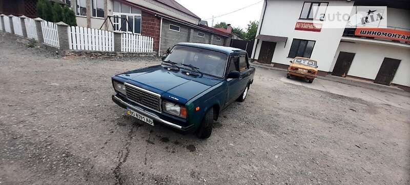 Седан ВАЗ / Lada 2107 2005 в Шумске