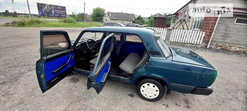 Седан ВАЗ / Lada 2107 2005 в Шумске