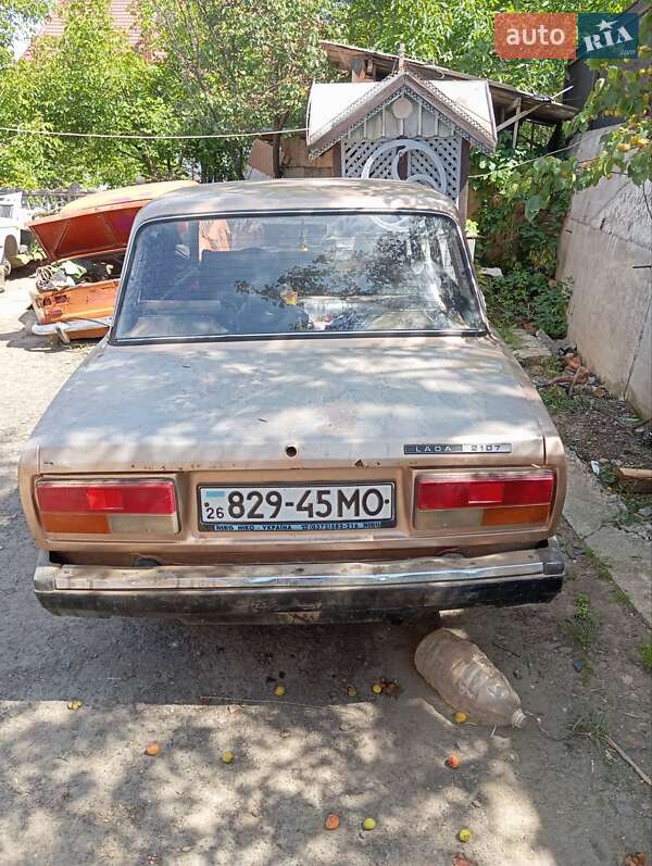 Седан ВАЗ / Lada 2107 1992 в Чернівцях