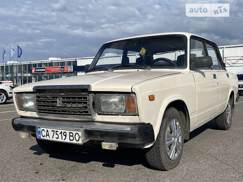 Седан ВАЗ / Lada 2107 1995 в Черкассах