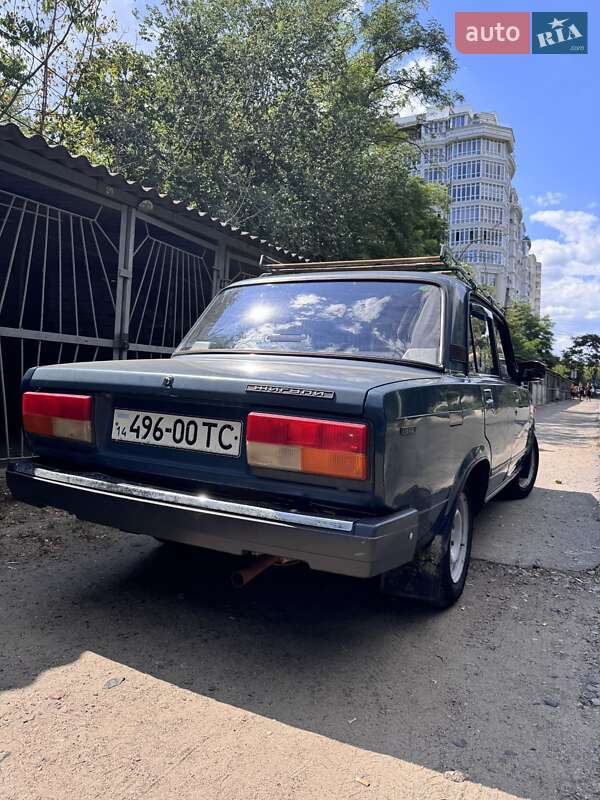 Седан ВАЗ / Lada 2107 2004 в Одессе