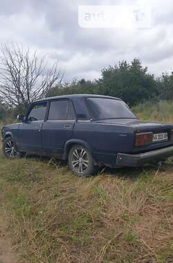 Седан ВАЗ / Lada 2107 1992 в Киеве