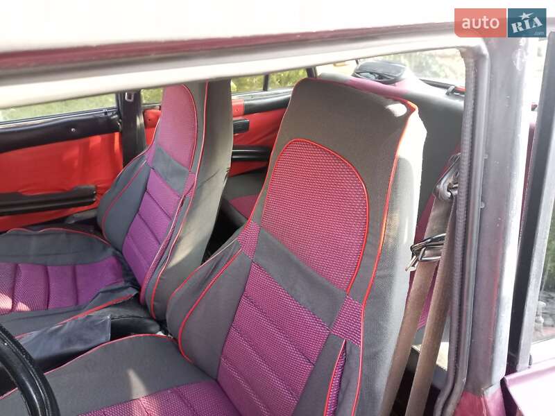 Седан ВАЗ / Lada 2107 2000 в Надворной