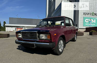 Седан ВАЗ / Lada 2107 2004 в Киеве