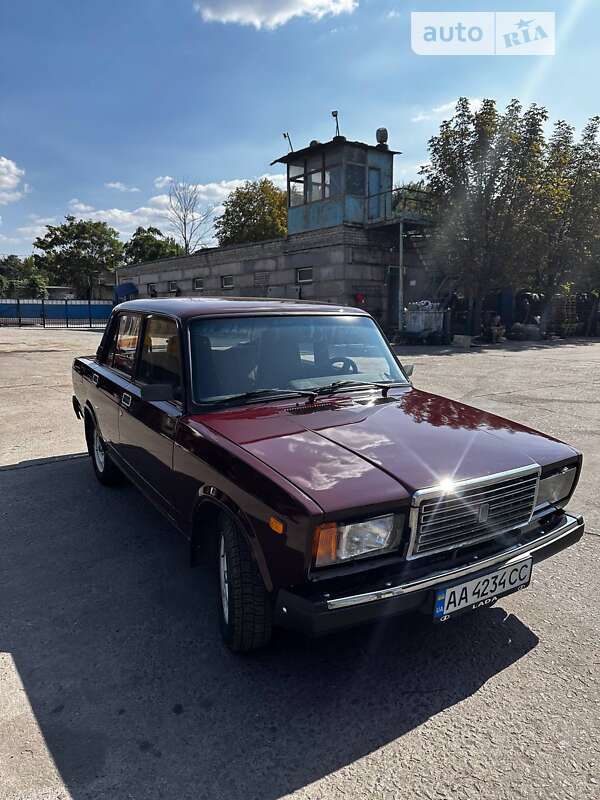 Седан ВАЗ / Lada 2107 2006 в Кривом Роге