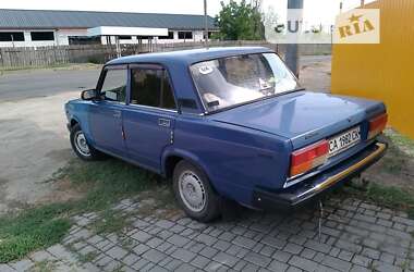 Седан ВАЗ / Lada 2107 2004 в Смеле