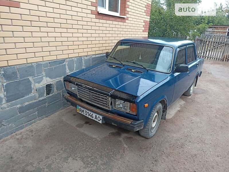 Седан ВАЗ / Lada 2107 2004 в Черняхові