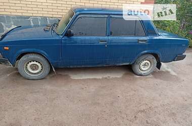 Седан ВАЗ / Lada 2107 2004 в Черняхове