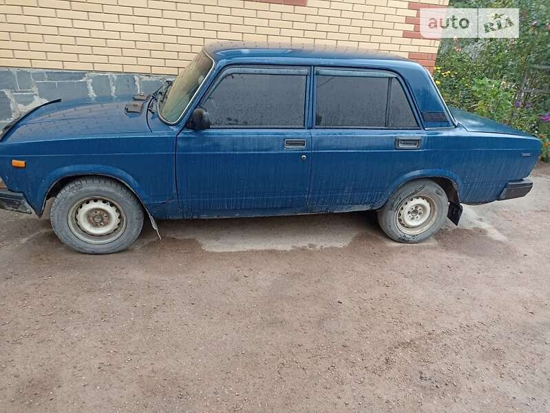 Седан ВАЗ / Lada 2107 2004 в Черняхові