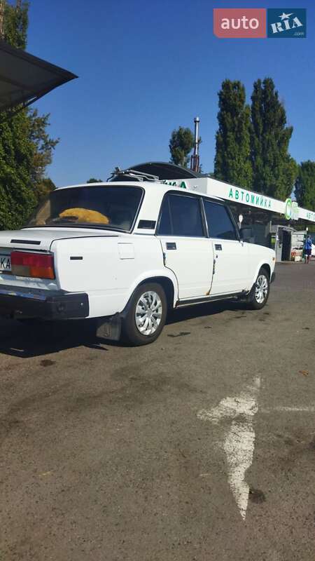Седан ВАЗ / Lada 2107 2004 в Киеве