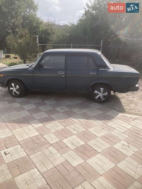 Седан ВАЗ / Lada 2107 2005 в Киеве