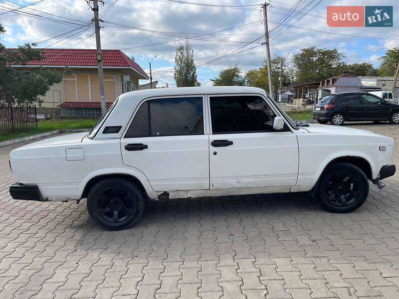 Седан ВАЗ / Lada 2107 1989 в Одессе