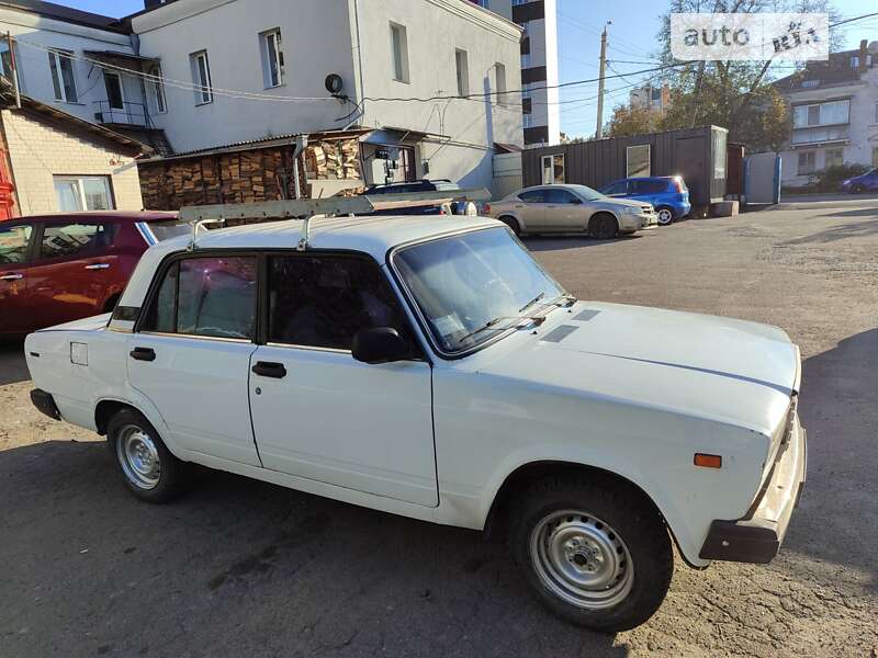 Седан ВАЗ / Lada 2107 2004 в Хмельницькому