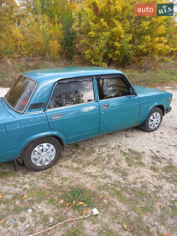 Седан ВАЗ / Lada 2107 2005 в Дніпрі