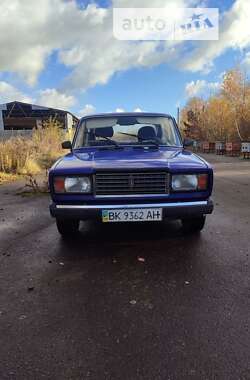 Седан ВАЗ / Lada 2107 2001 в Дубно